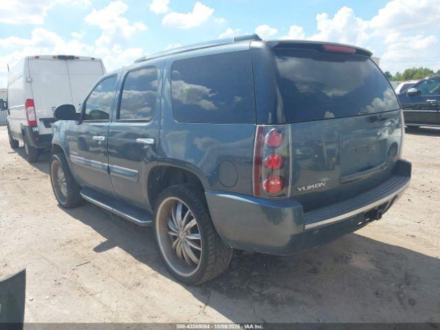 GMC Yukon Denali Image 2