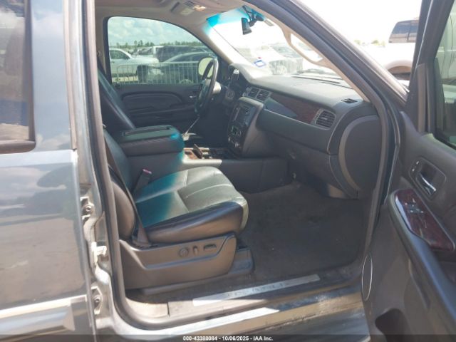 GMC Yukon Denali Image 6