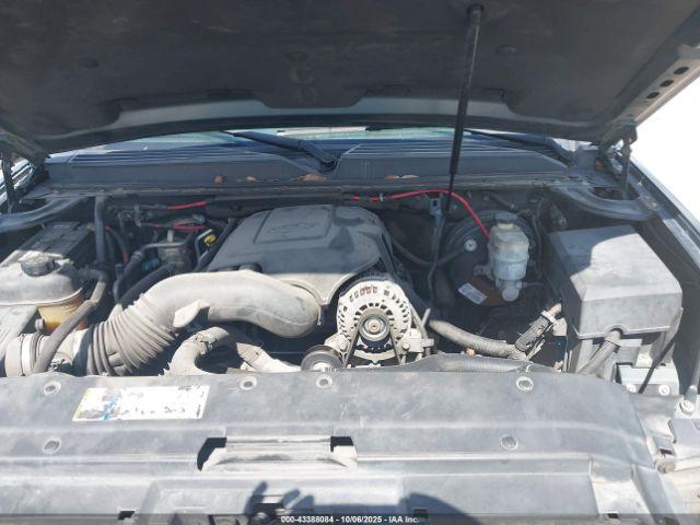 GMC Yukon Denali Image 8