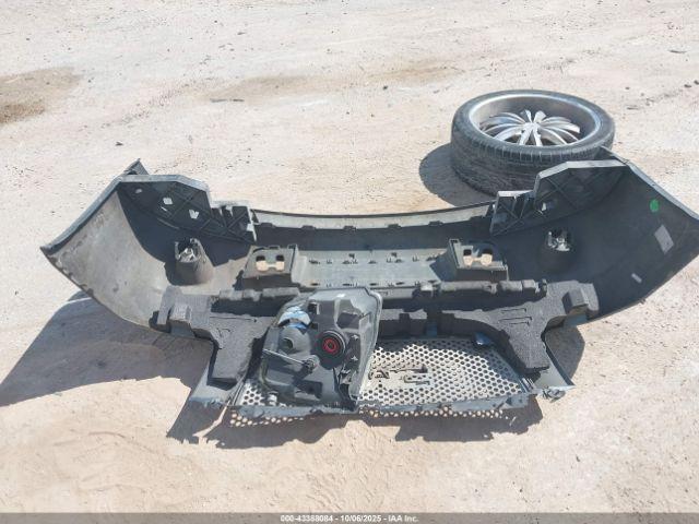 GMC Yukon Denali Image 12