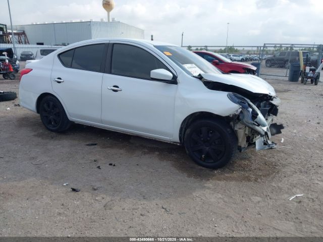 Nissan Versa Image 1