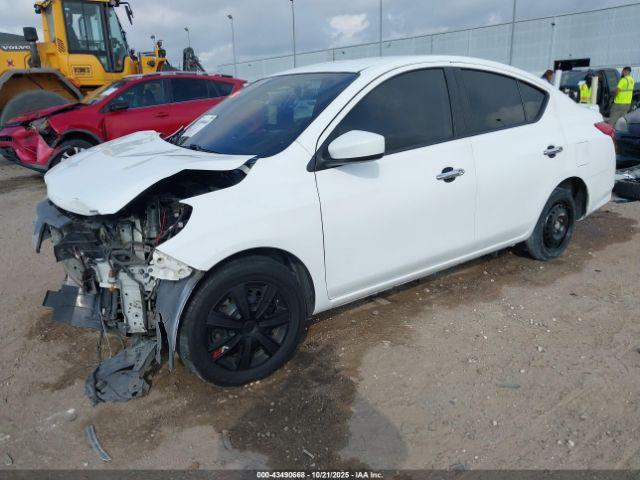 Nissan Versa Image 5