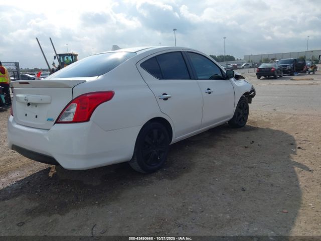 Nissan Versa Image 4