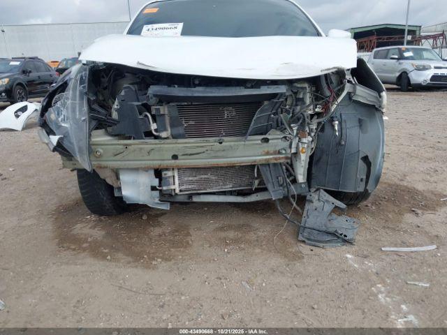 Nissan Versa Image 6