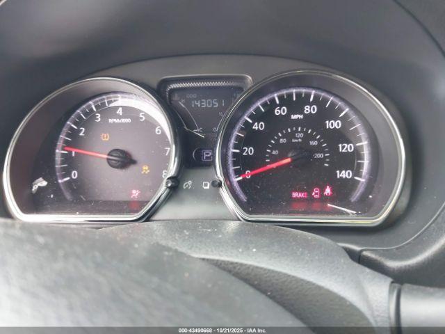 Nissan Versa Image 8