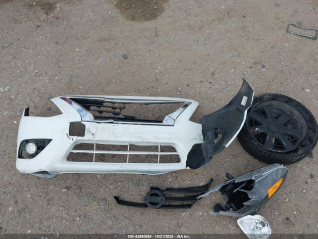 Nissan Versa Image 12