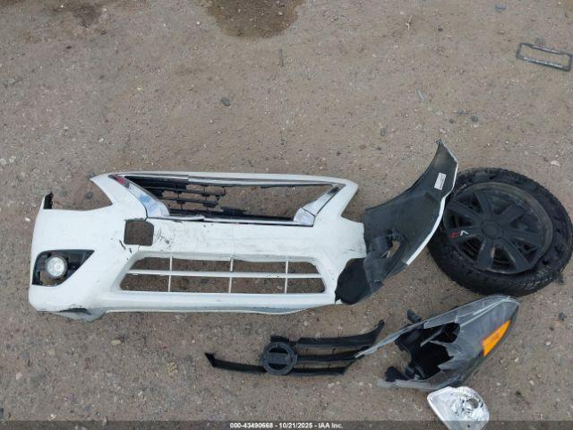 Nissan Versa Image 12