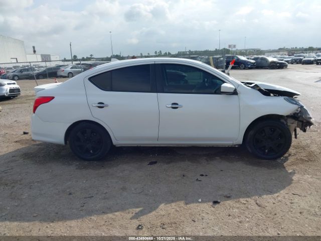 Nissan Versa Image 11