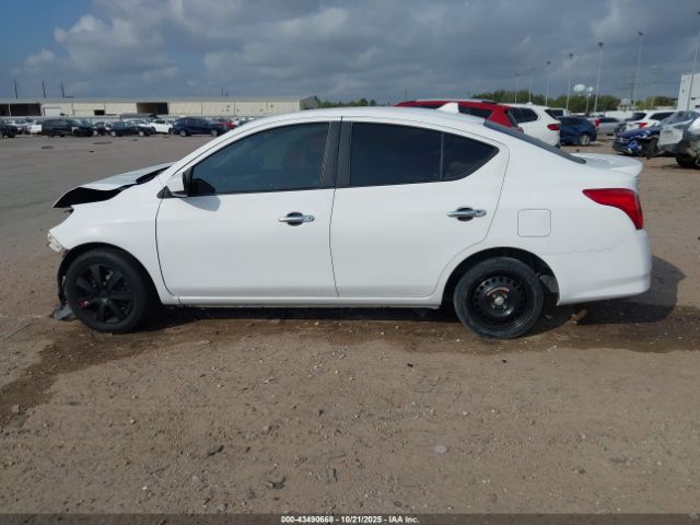 Nissan Versa Image 14