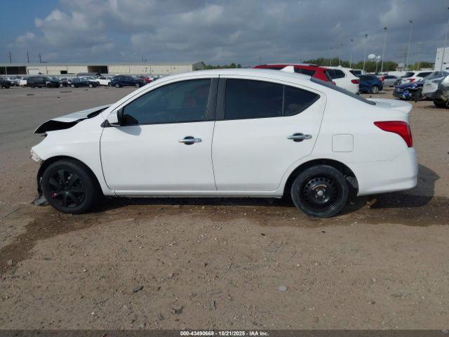 Nissan Versa Image 14