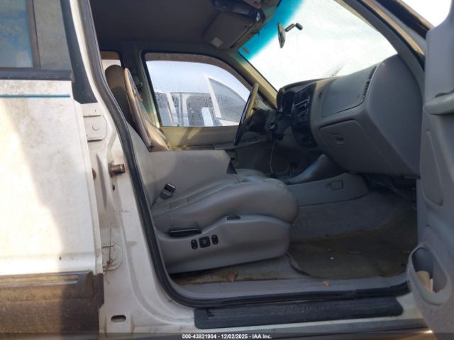 Ford Explorer Image 8