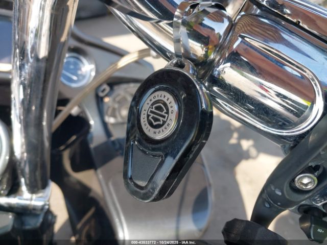 Harley-Davidson Fltruse Cvo Road Glide Image 9