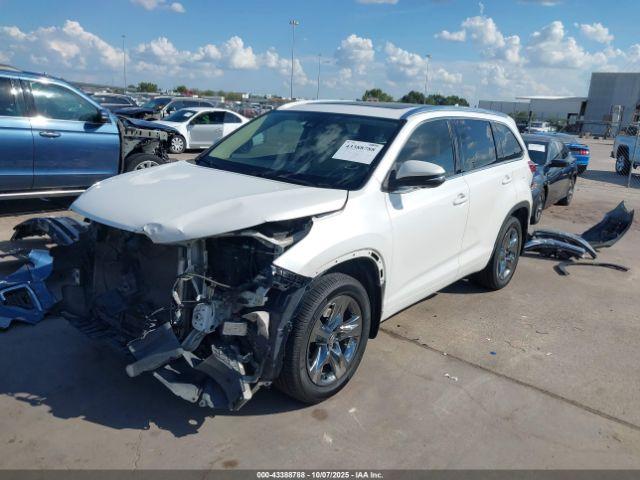 Toyota Highlander Limited Platinum Image 4