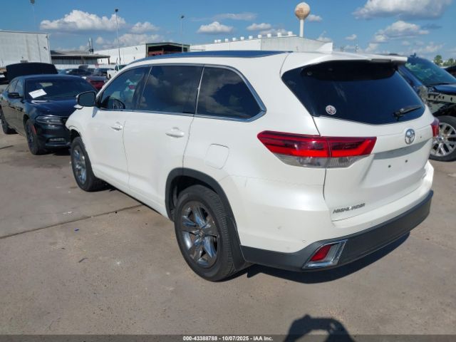 Toyota Highlander Limited Platinum Image 5