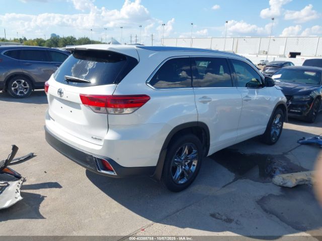 Toyota Highlander Limited Platinum Image 9