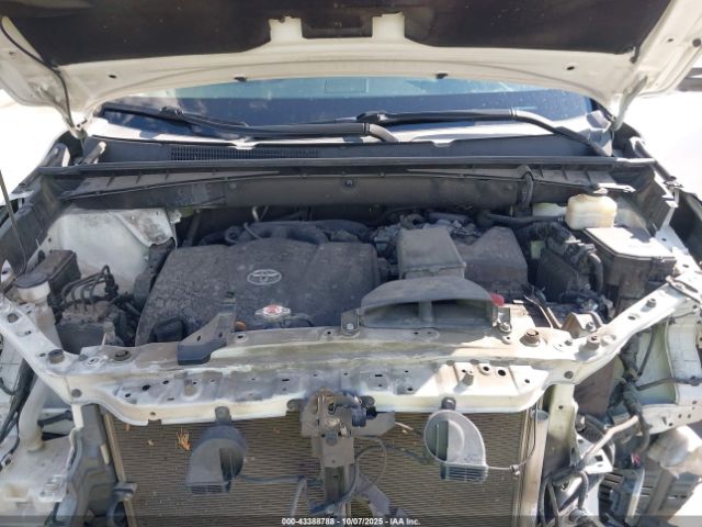 Toyota Highlander Limited Platinum Image 2