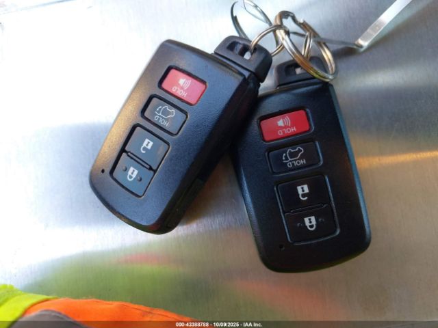 Toyota Highlander Limited Platinum Image 16