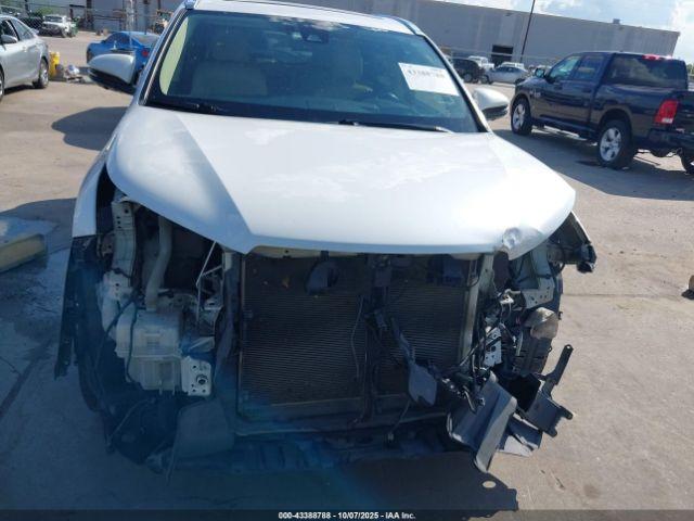 Toyota Highlander Limited Platinum Image 7