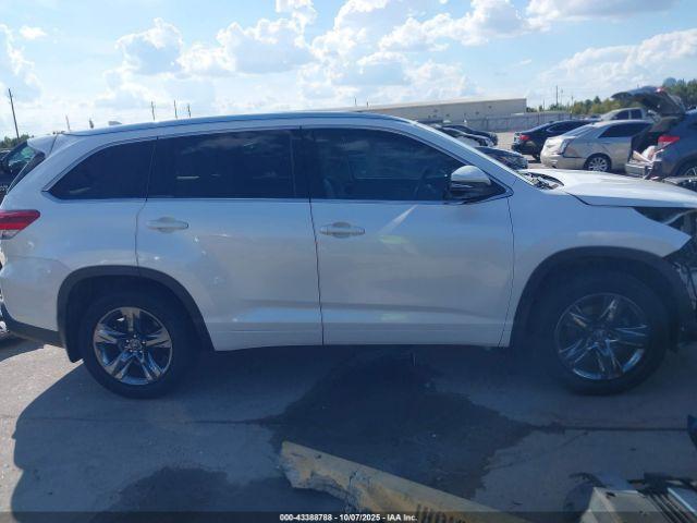 Toyota Highlander Limited Platinum Image 15