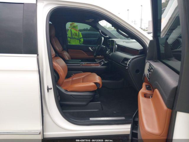 Lincoln Navigator Reserve L Image 10
