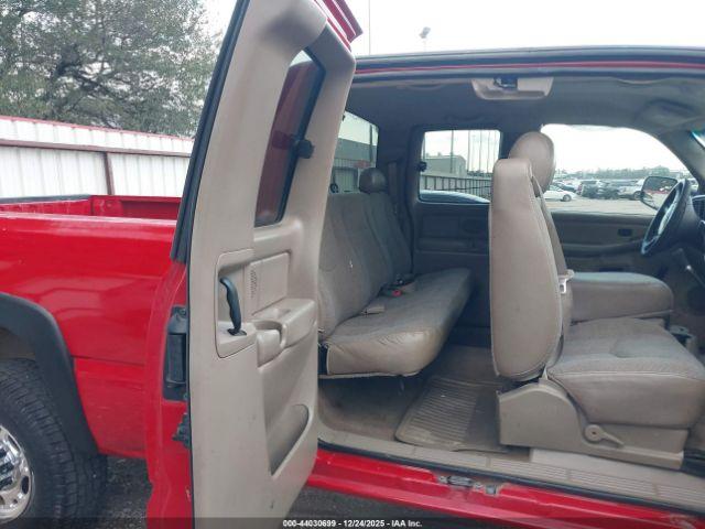 Chevrolet Silverado 2500 Image 8