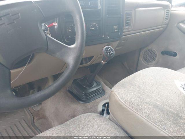 Chevrolet Silverado 2500 Image 10