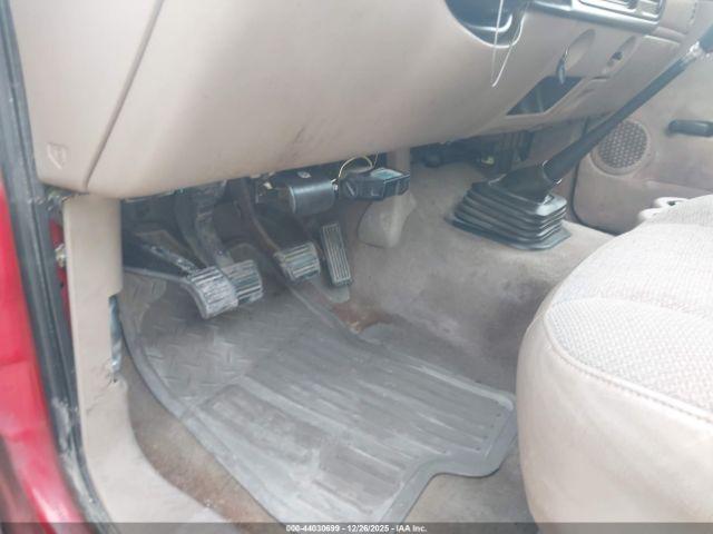 Chevrolet Silverado 2500 Image 13