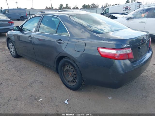 Toyota Camry Le Image 4