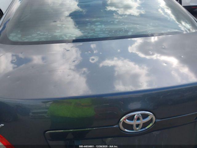 Toyota Camry Le Image 11