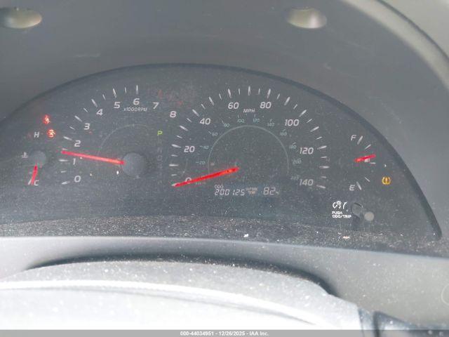 Toyota Camry Le Image 10