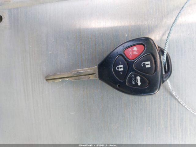 Toyota Camry Le Image 9