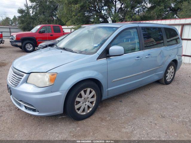 Chrysler Town & Country Touring Image 4
