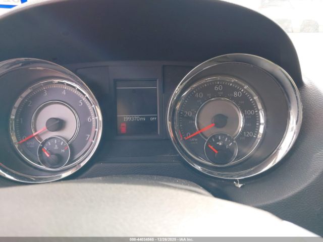 Chrysler Town & Country Touring Image 5