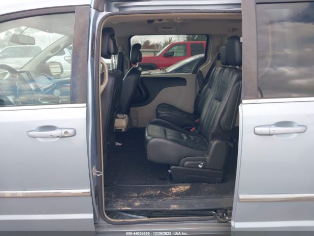 Chrysler Town & Country Touring Image 3