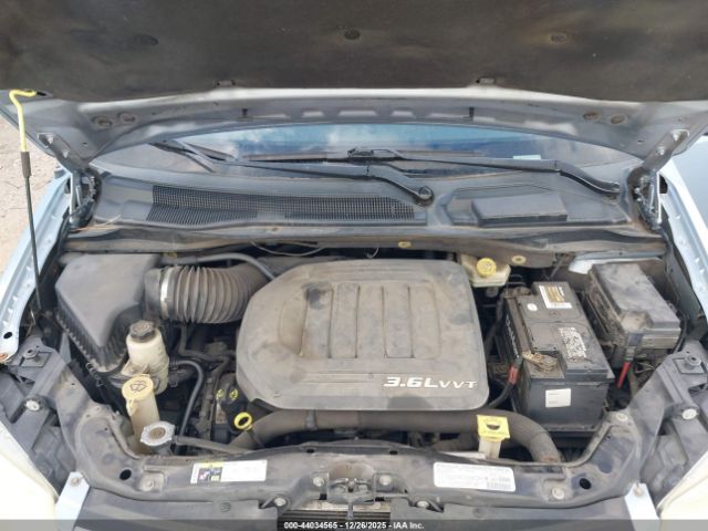 Chrysler Town & Country Touring Image 11