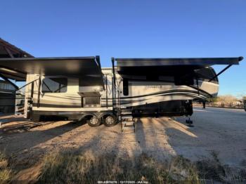  Salvage Jayco Pinnacle