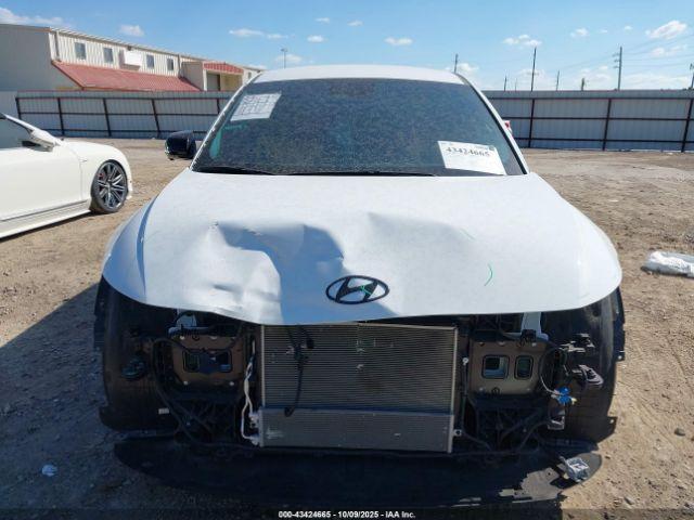 Hyundai Ioniq Image 14