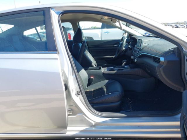 Nissan Altima Sr Fwd Image 3