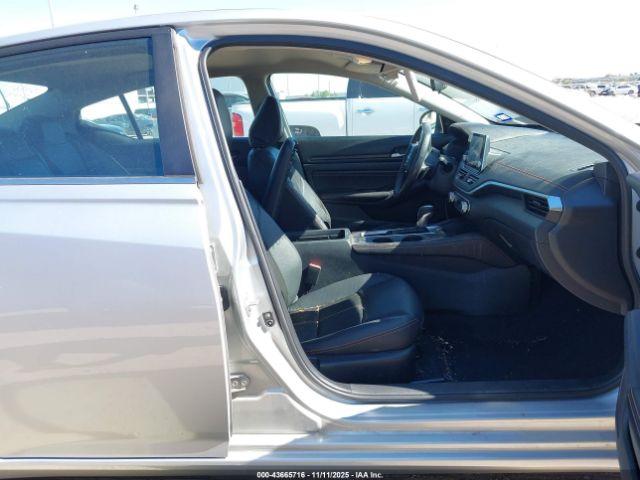 Nissan Altima Sr Fwd Image 3