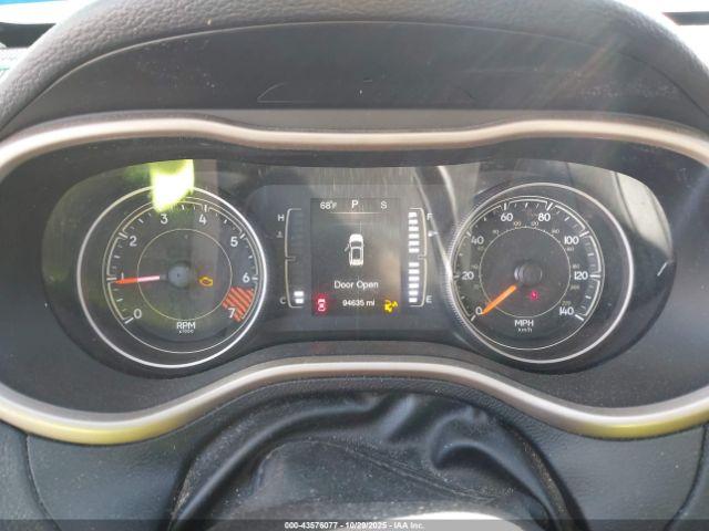 Jeep Cherokee Sport Image 4