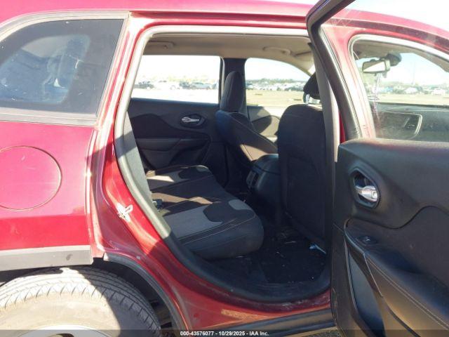 Jeep Cherokee Sport Image 9