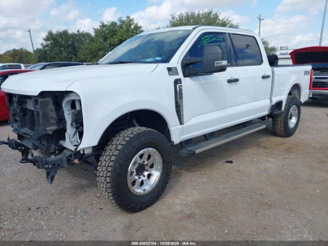 Ford F-250 Xlt Image 12