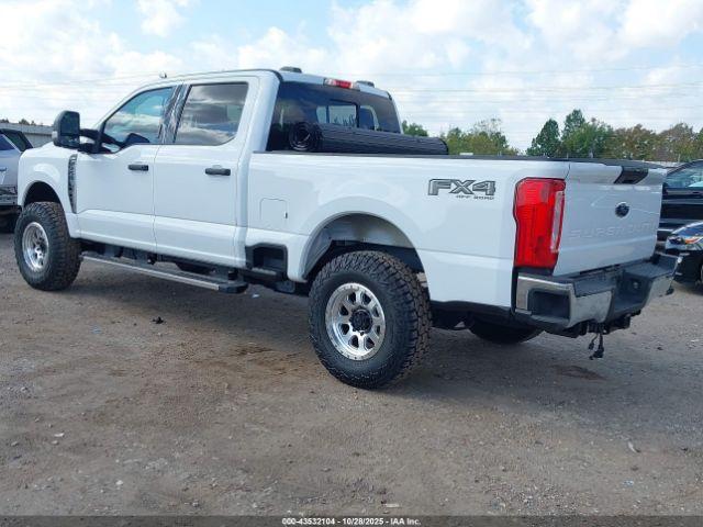 Ford F-250 Xlt Image 3