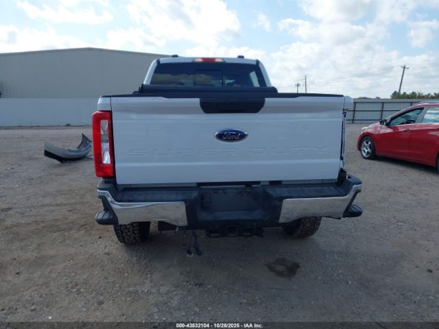 Ford F-250 Xlt Image 10