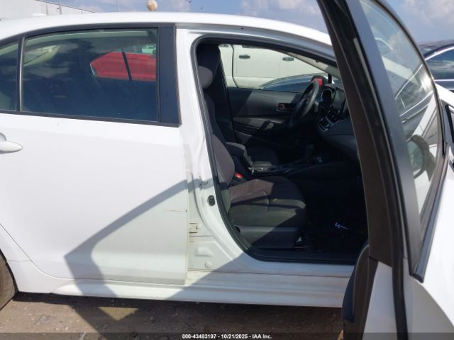 Toyota Corolla Le Image 10