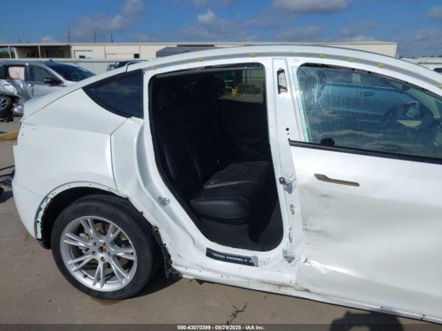 Tesla Model Y Image 4