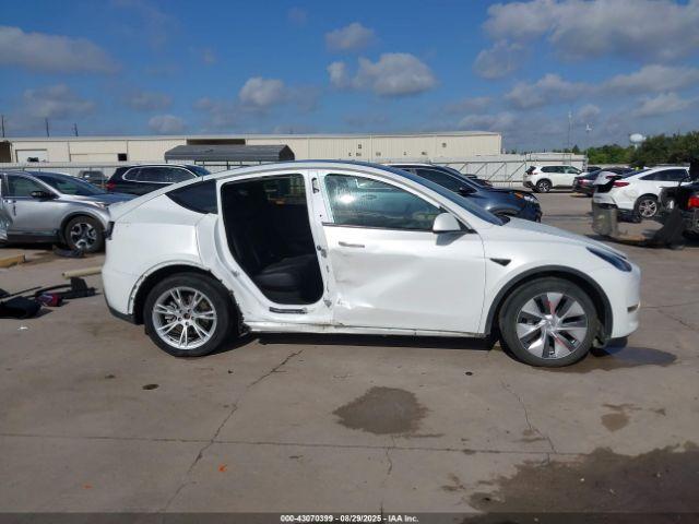 Tesla Model Y Image 8