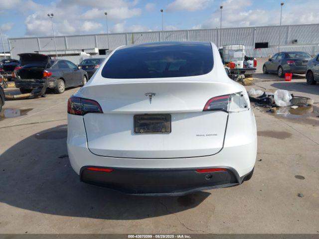 Tesla Model Y Image 20