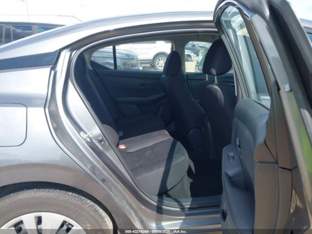 Nissan Sentra S Image 2