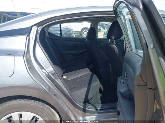 Nissan Sentra S Image 2